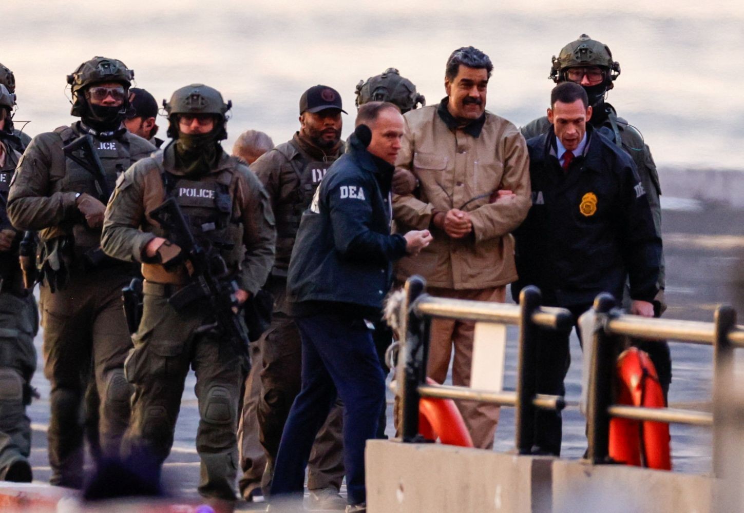 Pesquisa Quaest revela divisão na opinião brasileira sobre intervenção dos EUA na Venezuela