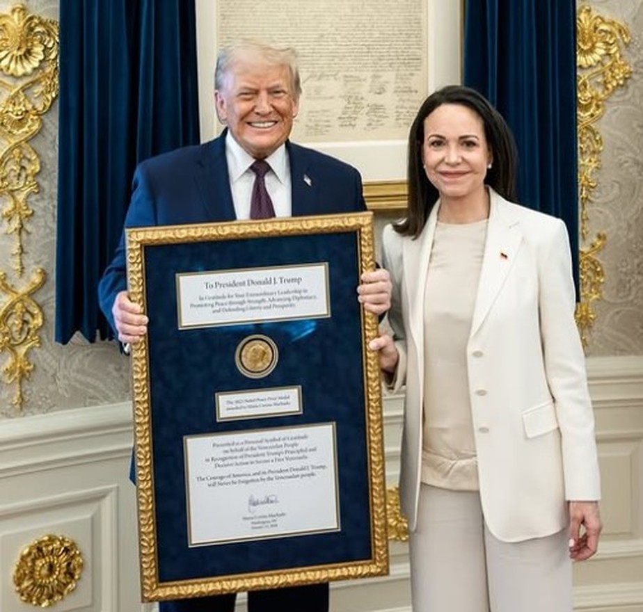 Maria Corina Machado entrega medalha do Nobel da Paz para Trump