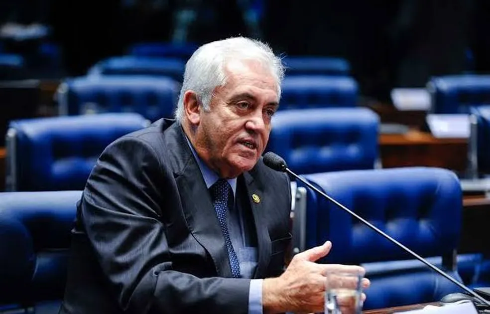 Senador critica chapa puro-sangue do PT na Bahia e alerta para risco de derrota eleitoral