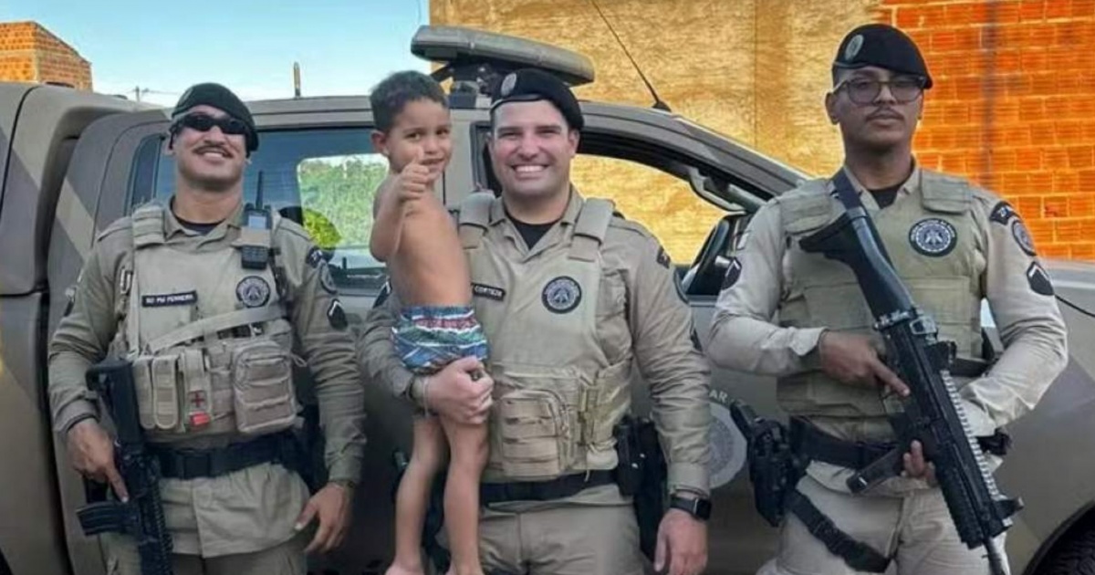 Menino de quatro anos é salvo por policiais após cabeça ficar presa em pneu de caminhão na Bahia