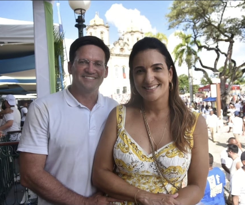 Roberta Roma participa da Lavagem do Bonfim com vestido de luxo da Dolce & Gabbana avaliado em cerca de R$ 16 mil