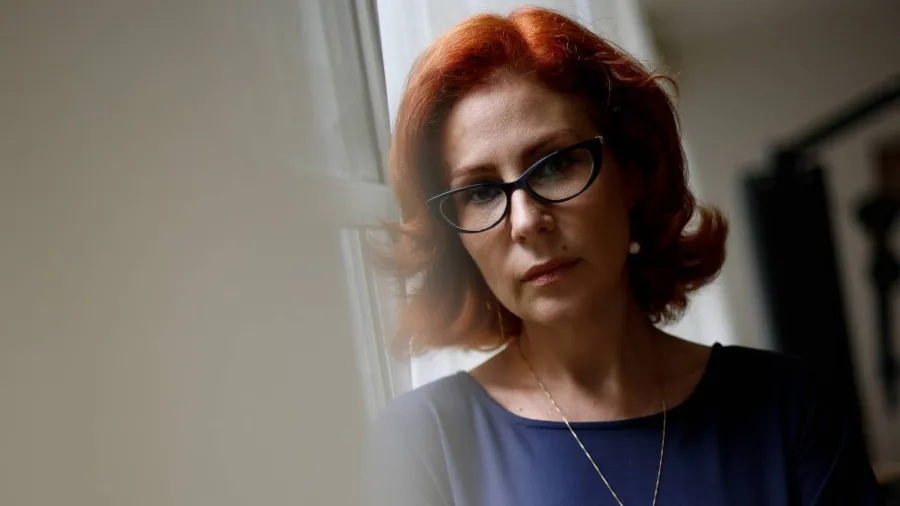 Defesa de Carla Zambelli pede troca de juízes em audiência de extradição na Itália