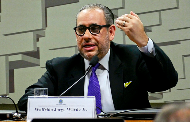 Advogado crítico da delação premiada deixa defesa de Daniel Vorcaro