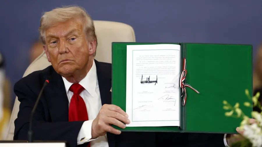 Trump assina criação do Conselho da Paz em Davos com críticas à ONU