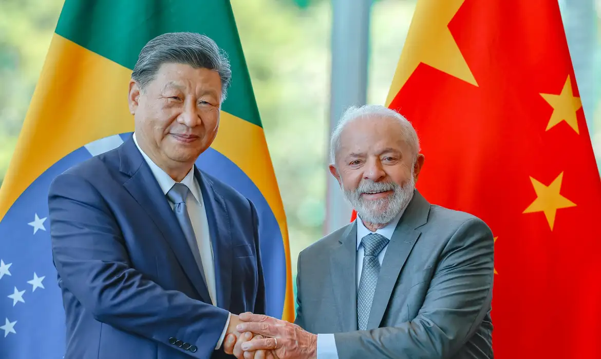 Xi Jinping e Lula discutem defesa da ONU em ligação telefônica