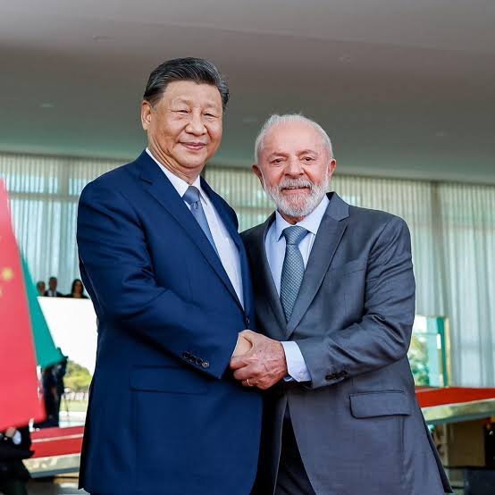 Lula anuncia isenção de visto para cidadãos chineses em viagens de curta duração