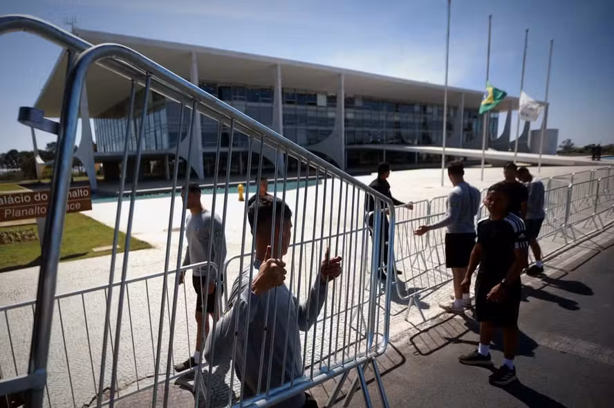 GSI reforça grades no Palácio do Planalto antes de manifestação de Nikolas Ferreira