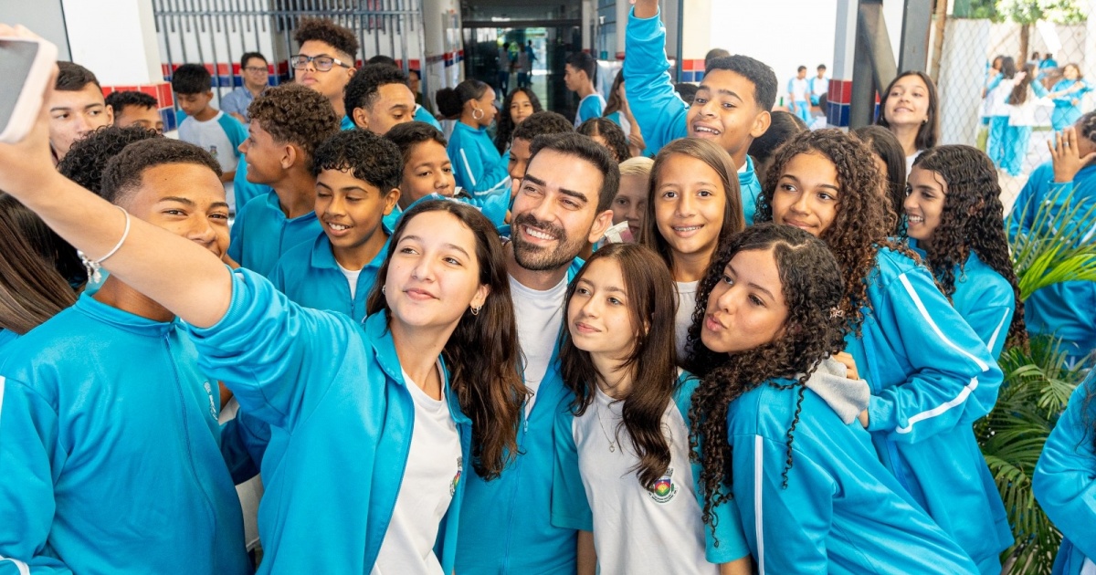 Luís Eduardo Magalhães implanta escolas bilíngues em tempo integral de forma pioneira na Bahia