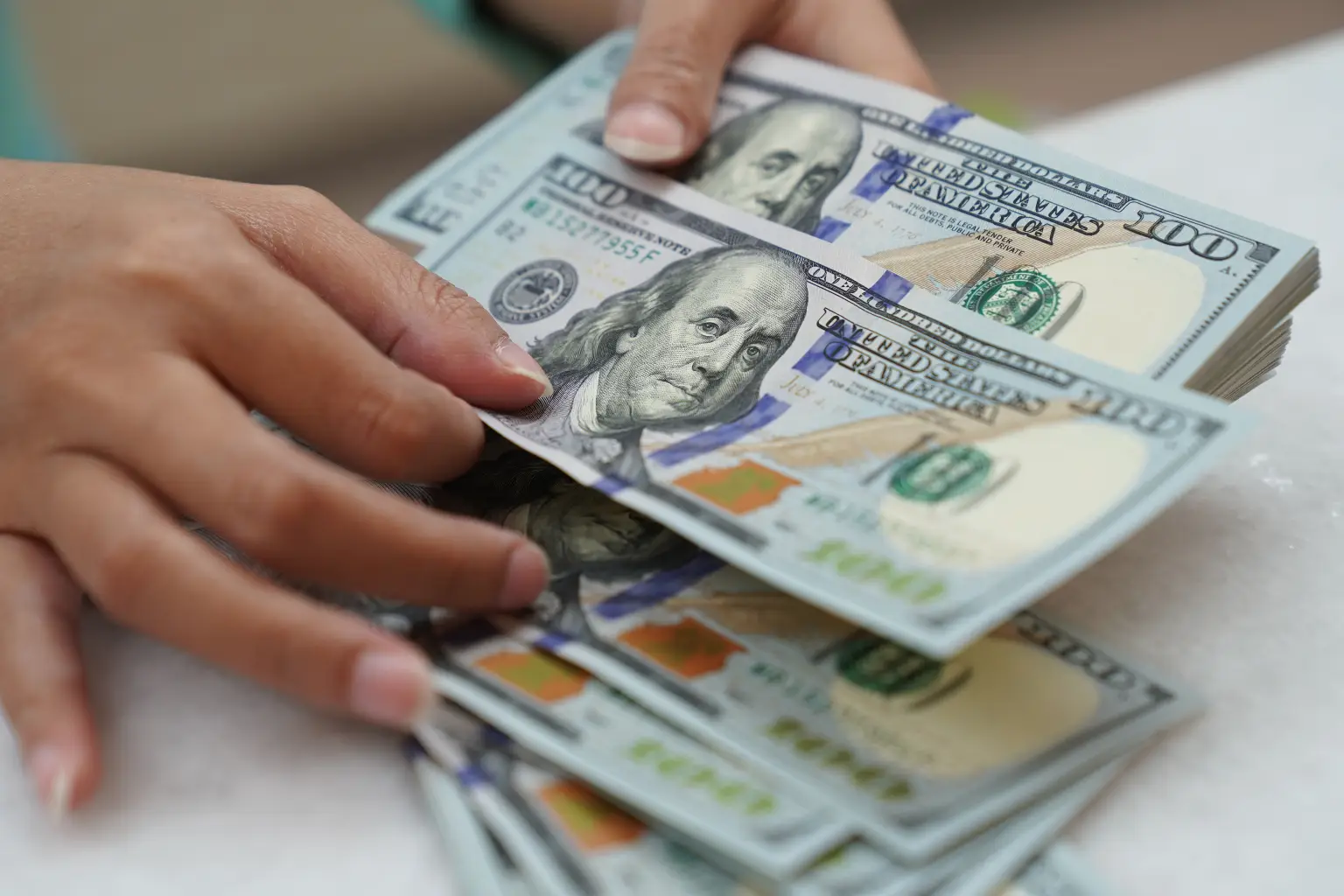 Brasil intensifica desdolarização e reduz exposição ao dólar americano