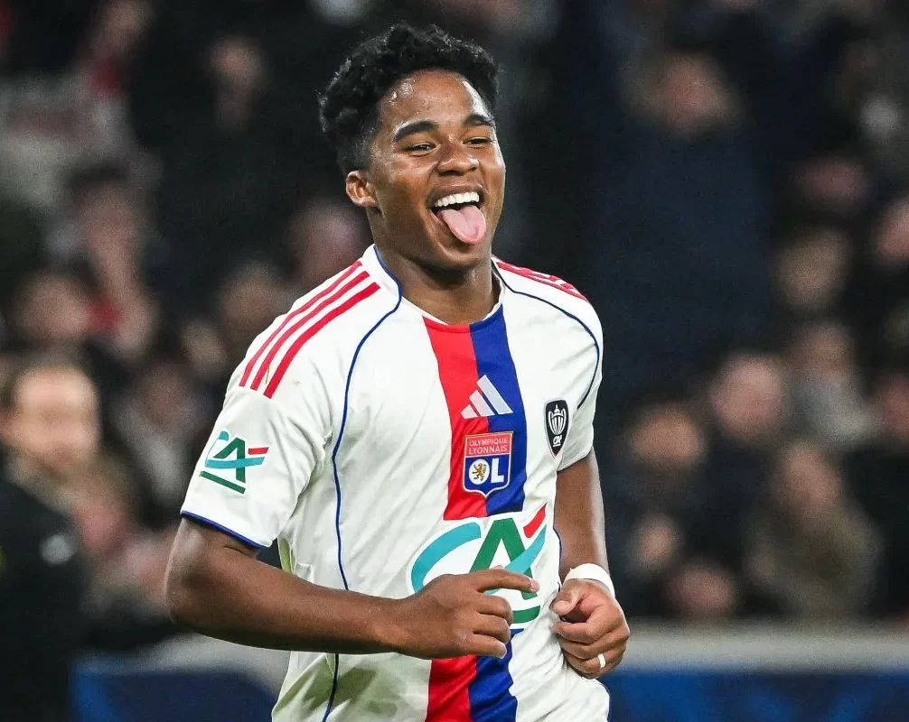 Endrick brilha com hat-trick na vitória do Lyon