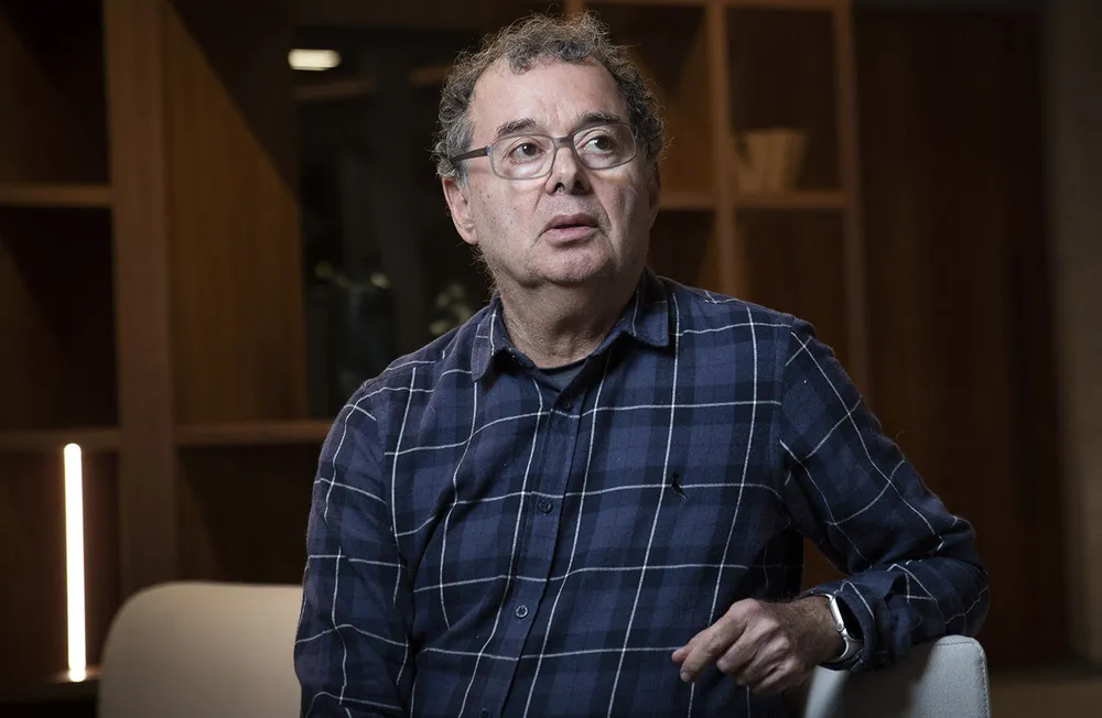 Luis Stuhlberger critica gasto público elevado e alerta para riscos fiscais no Brasil