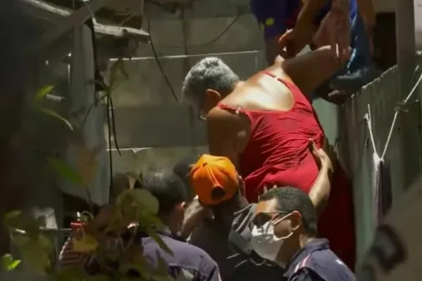 Em Arembepe, idosa é ferida a facadas pelo marido e resgatada