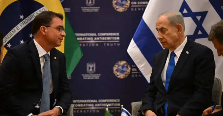 Flávio Bolsonaro acusa Lula de antissemitismo durante visita a Israel