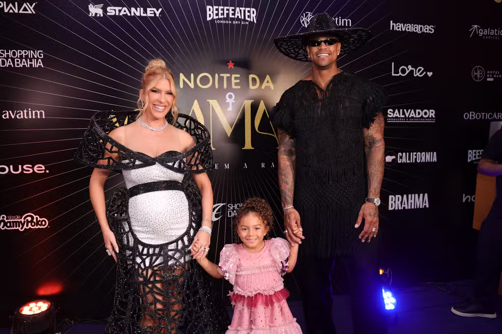 Noite da Aclamação promove baile solidário em Salvador com Léo Santana e Lore Improta à frente