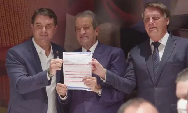Valdemar aposta tudo na pré-candidatura de Flávio Bolsonaro à Presidência e planeja aliança com Tarcísio, Michelle e Nikolas