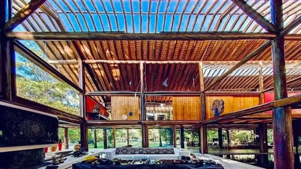 Vídeos de festas privadas em Trancoso revelam ‘Cine Trancoso’ ligado a Daniel Vorcaro