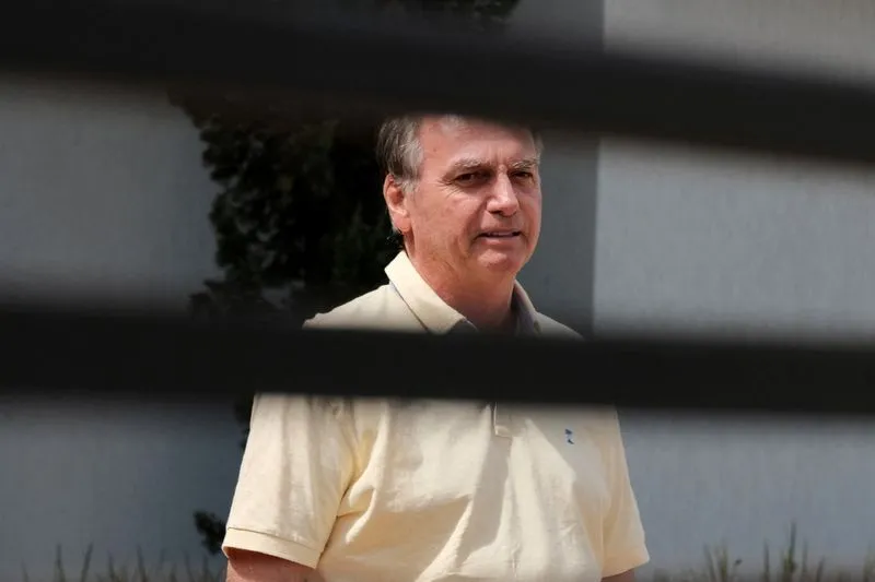 Relatório revela rotina diária de Bolsonaro na prisão: caminhadas matinais e consultas médicas regulares, sem leitura de livros