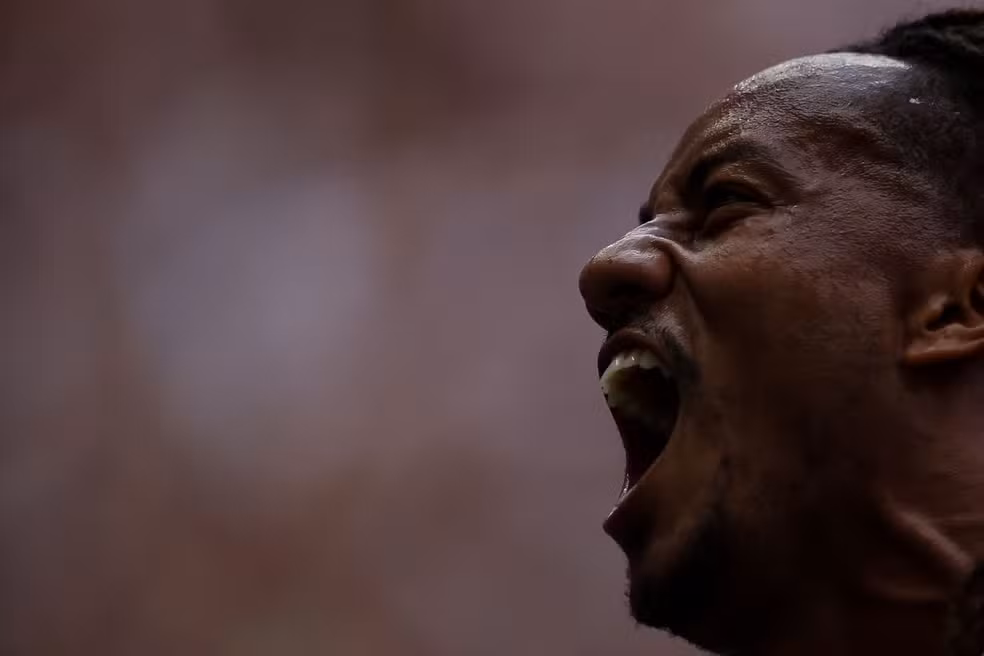 O meia-atacante peruano André Carrillo celebrou o título da Supercopa Rei com brincadeiras sobre a situação do Corinthians e o sumiço de um companheiro de equipe