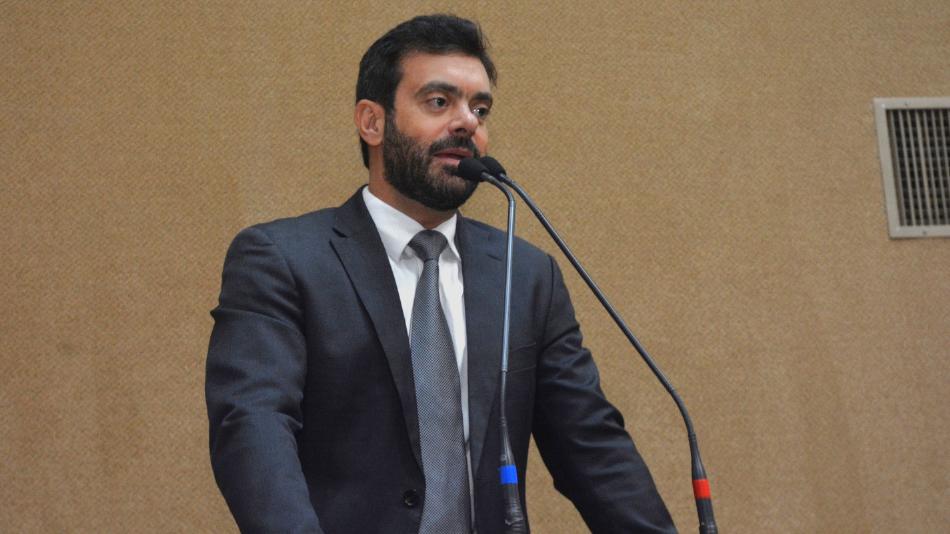 Tiago Correia condena confusão com assessoria de Jerônimo e classifica como agressão à imprensa