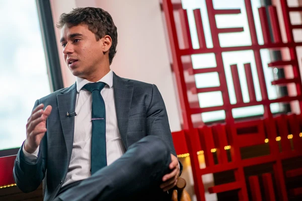 Deputado Nikolas rebate padre por críticas a marcha e defesa de armas