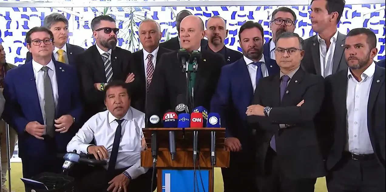 Oposição protocola CPI do Master com 280 assinaturas na Câmara