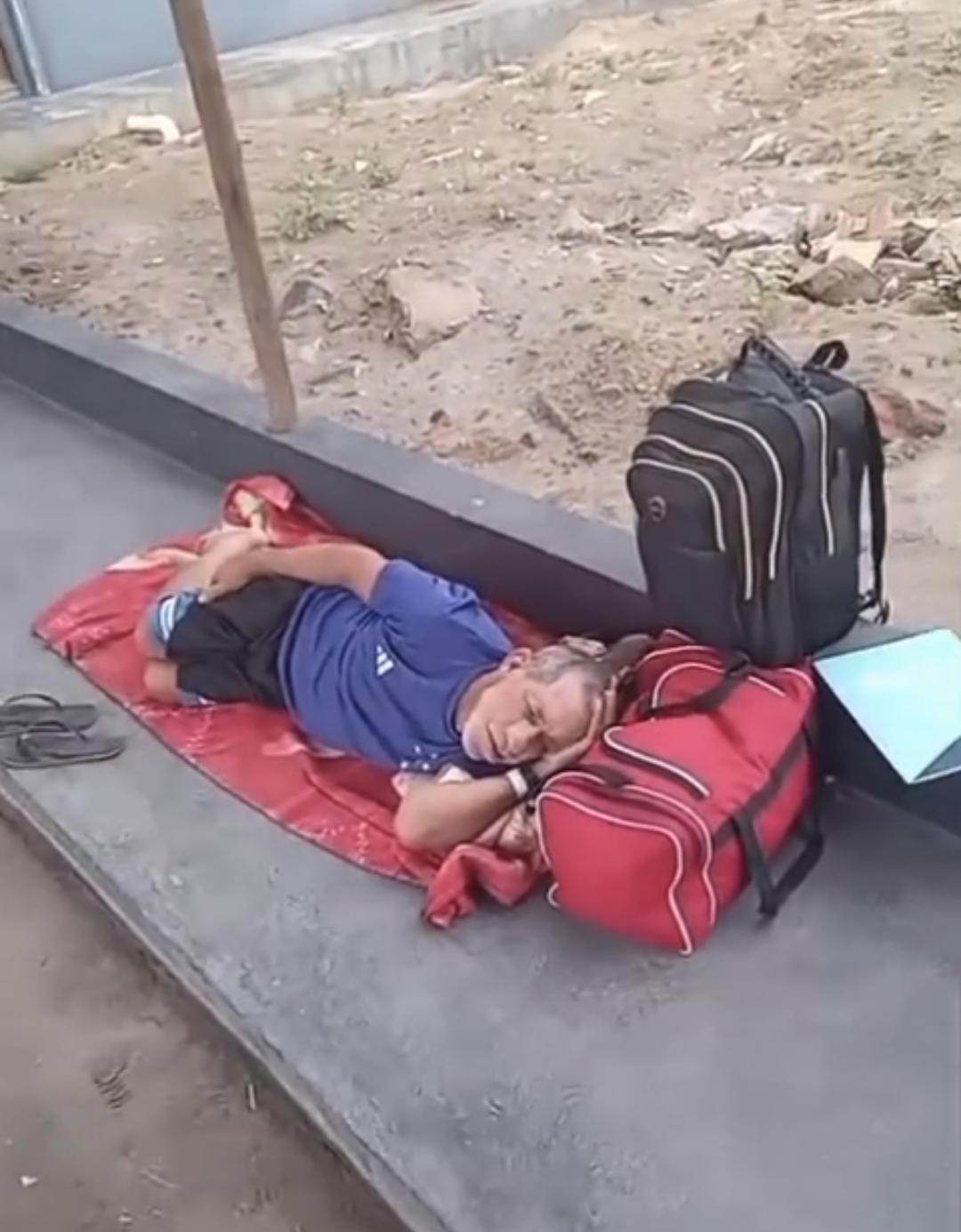 Prefeitura de Itororó expõe idoso recém-operado ao descaso: paciente fica deitado no chão após apreensão de ambulância pela PRF