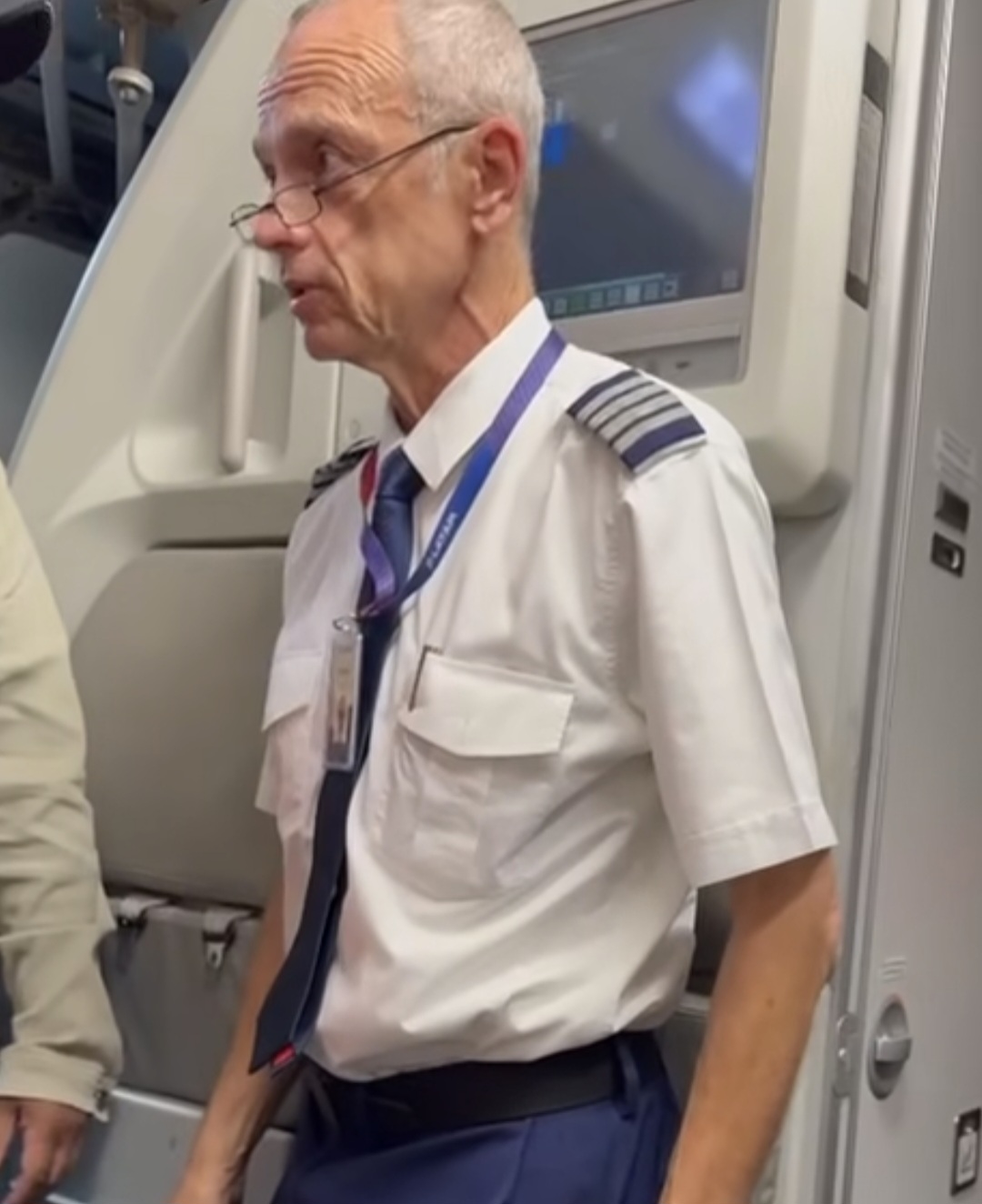 Piloto da Latam é preso em aeronave no Aeroporto de Congonhas por integrar rede de exploração sexual infantil