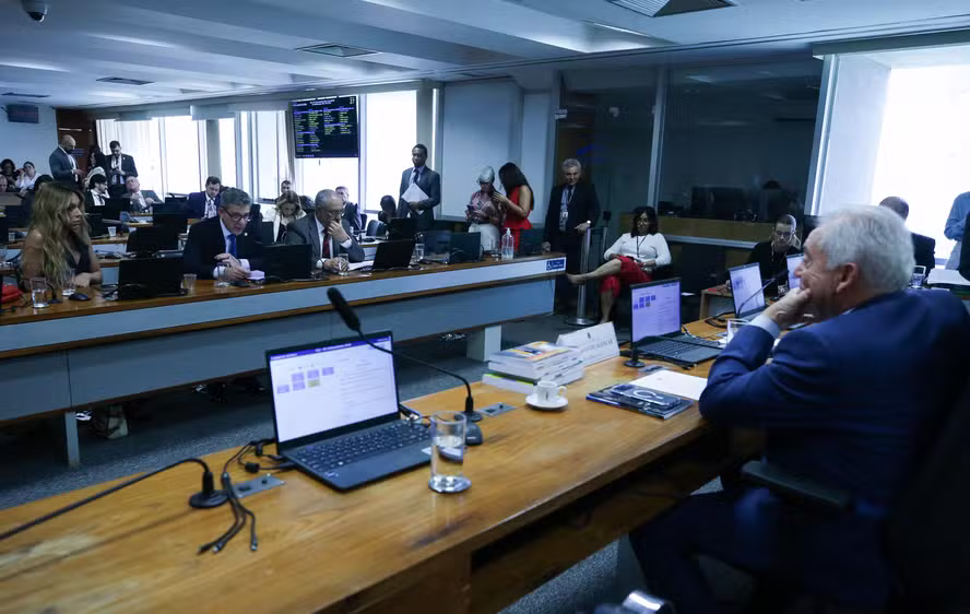 Fim da escala 6x1 avança na Câmara