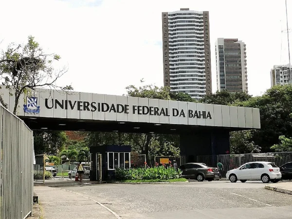 Terceirizados da Ufba cruzam os braços por falta de pagamento de janeiro e cobram responsabilidade da empresa