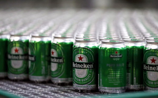 Heineken anuncia corte de até 6 mil vagas em reestruturação global por queda no consumo de cerveja