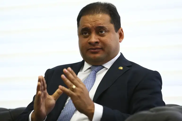 Ex-assessor de Weverton Rocha obtém prisão domiciliar em caso de fraude no INSS