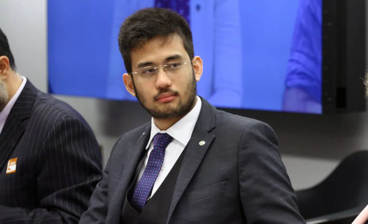 Kim Kataguiri diz que repasse a escola de samba que homenageia Lula deveria parar o país