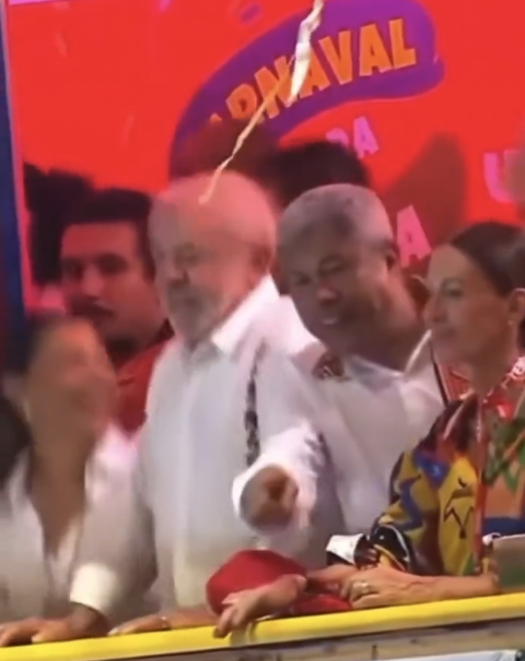 Lula participa de apresentação da BaianaSystem no carnaval de Salvador