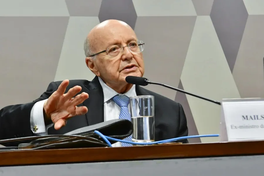 Ex-ministro Maílson da Nóbrega critica PT como obstáculo ao desenvolvimento econômico do Brasil