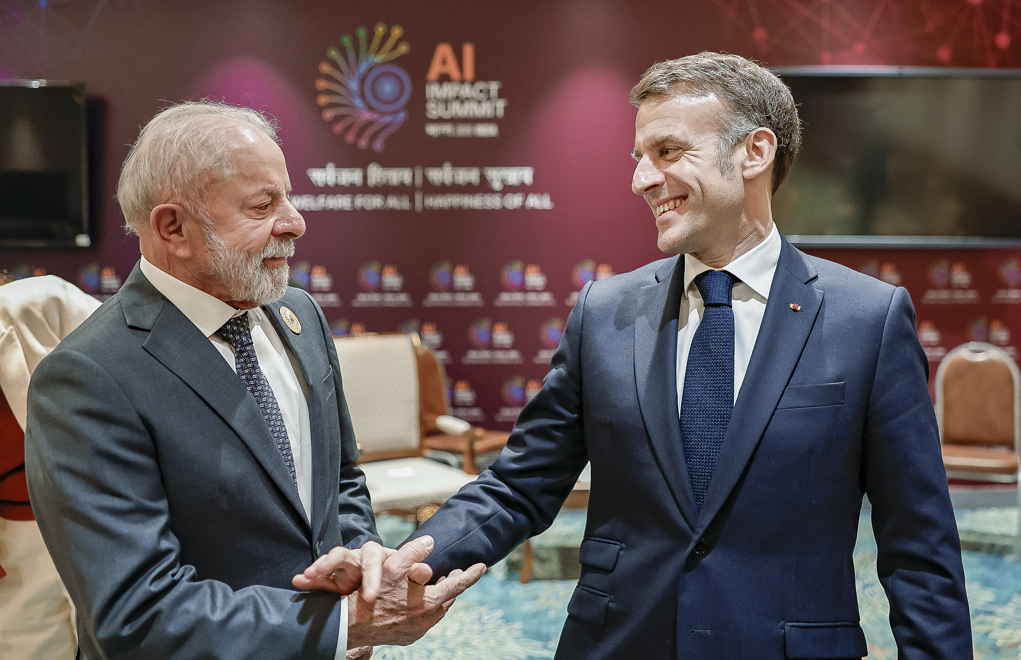 Lula discute governança da IA com Macron na Índia