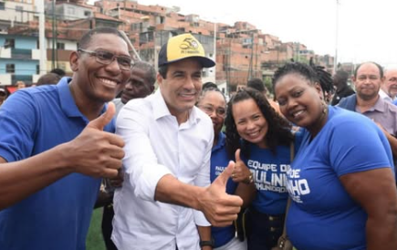 Prefeitura entrega 95º campo de grama sintética em Nova Sussuarana