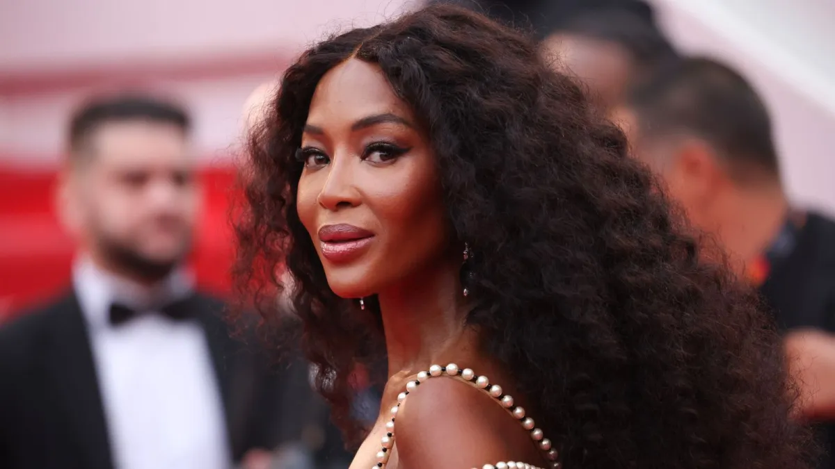 Naomi Campbell é citada em arquivos de Epstein com trocas de convites e contatos prolongados