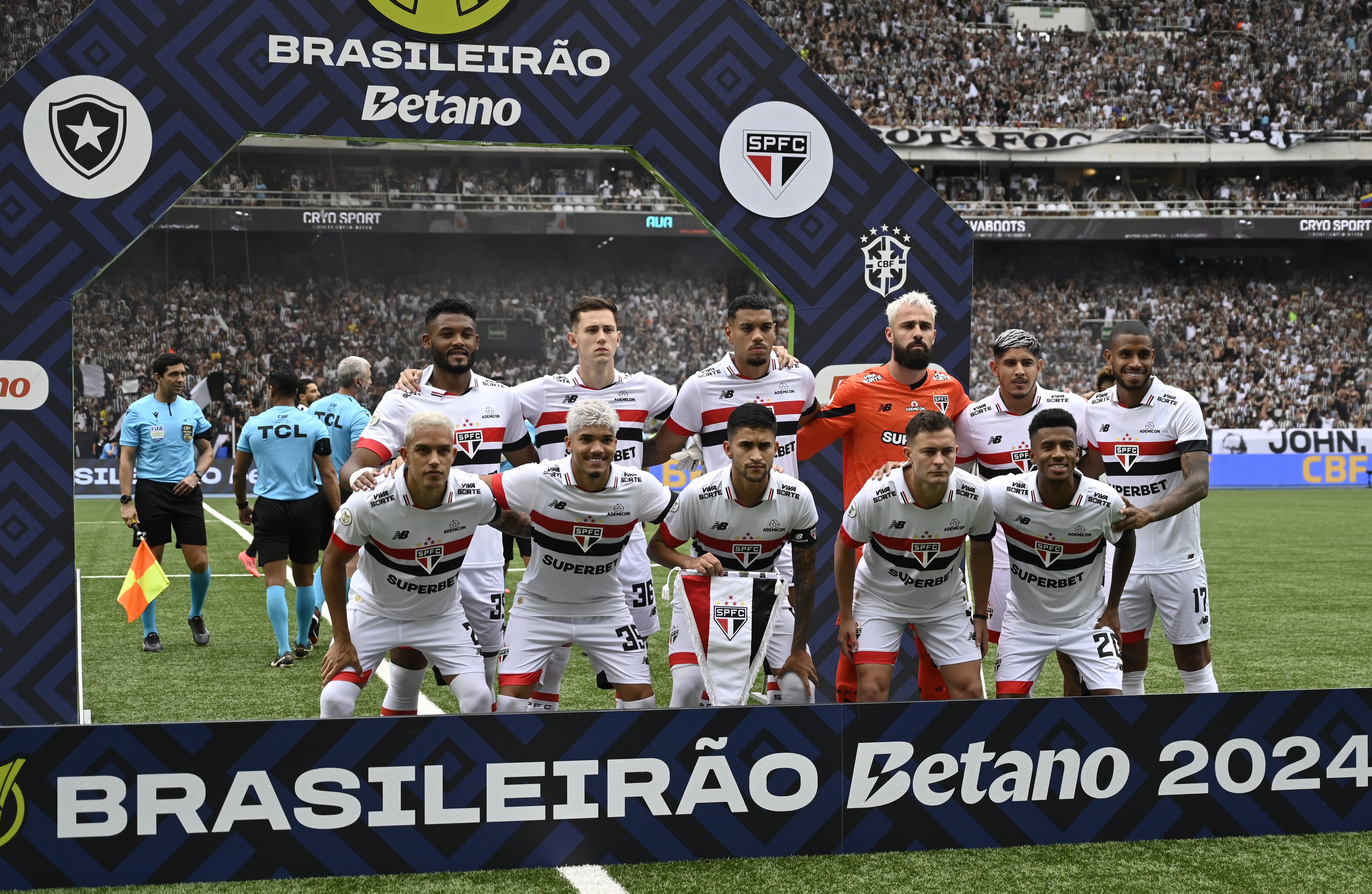 O São Paulo acelera renovações para nove jogadores em fim de contrato