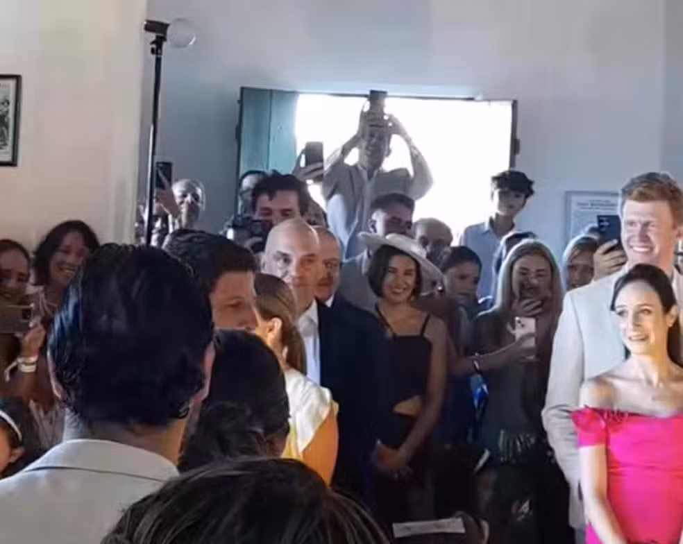 João Campos e Tabata Amaral se casam em cerimônia com presença de Alexandre de Moraes em Pernambuco