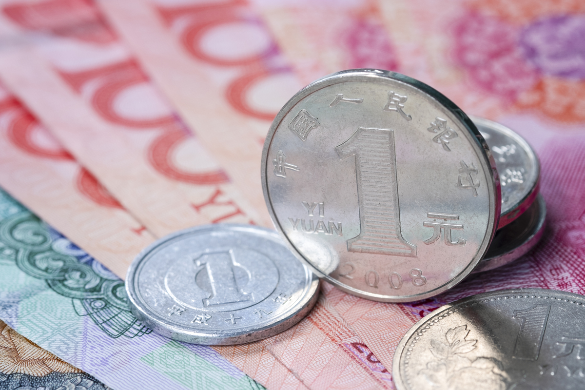 Reservas em renminbi caem globalmente, mas crescem no Brasil