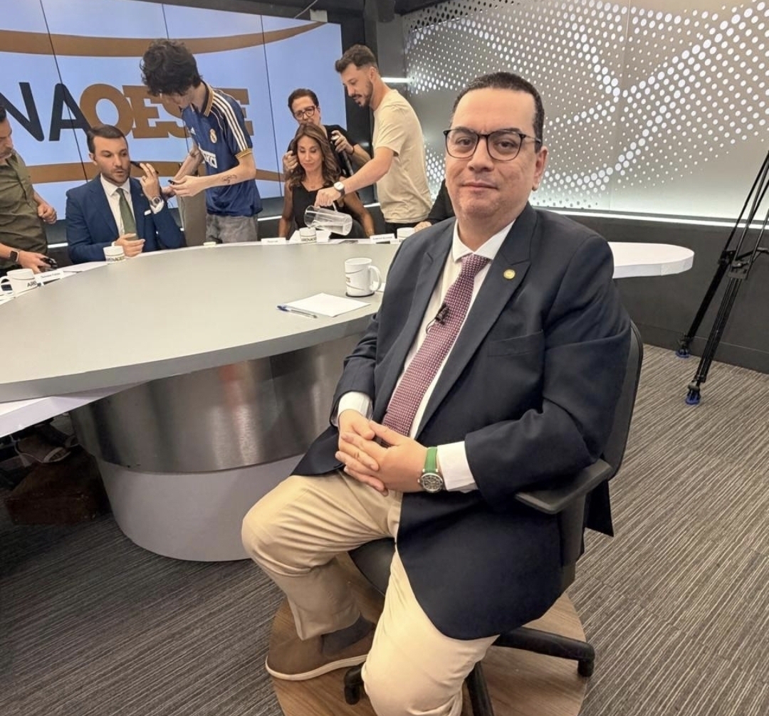 Médico revela interesses econômicos na transição de gênero em crianças e adolescentes