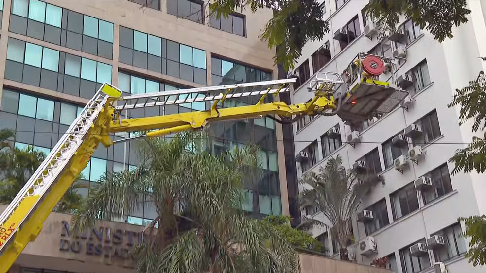 Incêndio atinge sede do Ministério Público no Rio de Janeiro; sem feridos