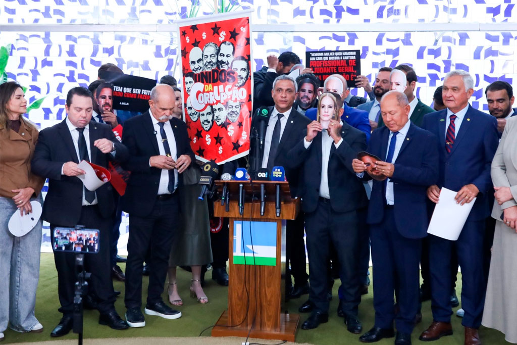 Oposição aciona TSE contra desfile em homenagem a Lula no Carnaval