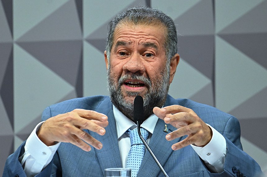 Ex-dirigentes do INSS citam Carlos Lupi em delações premiadas sobre esquema de descontos ilegais