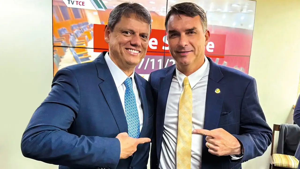 Flávio Bolsonaro e Tarcísio se reúnem e prometem projeto para o Brasil