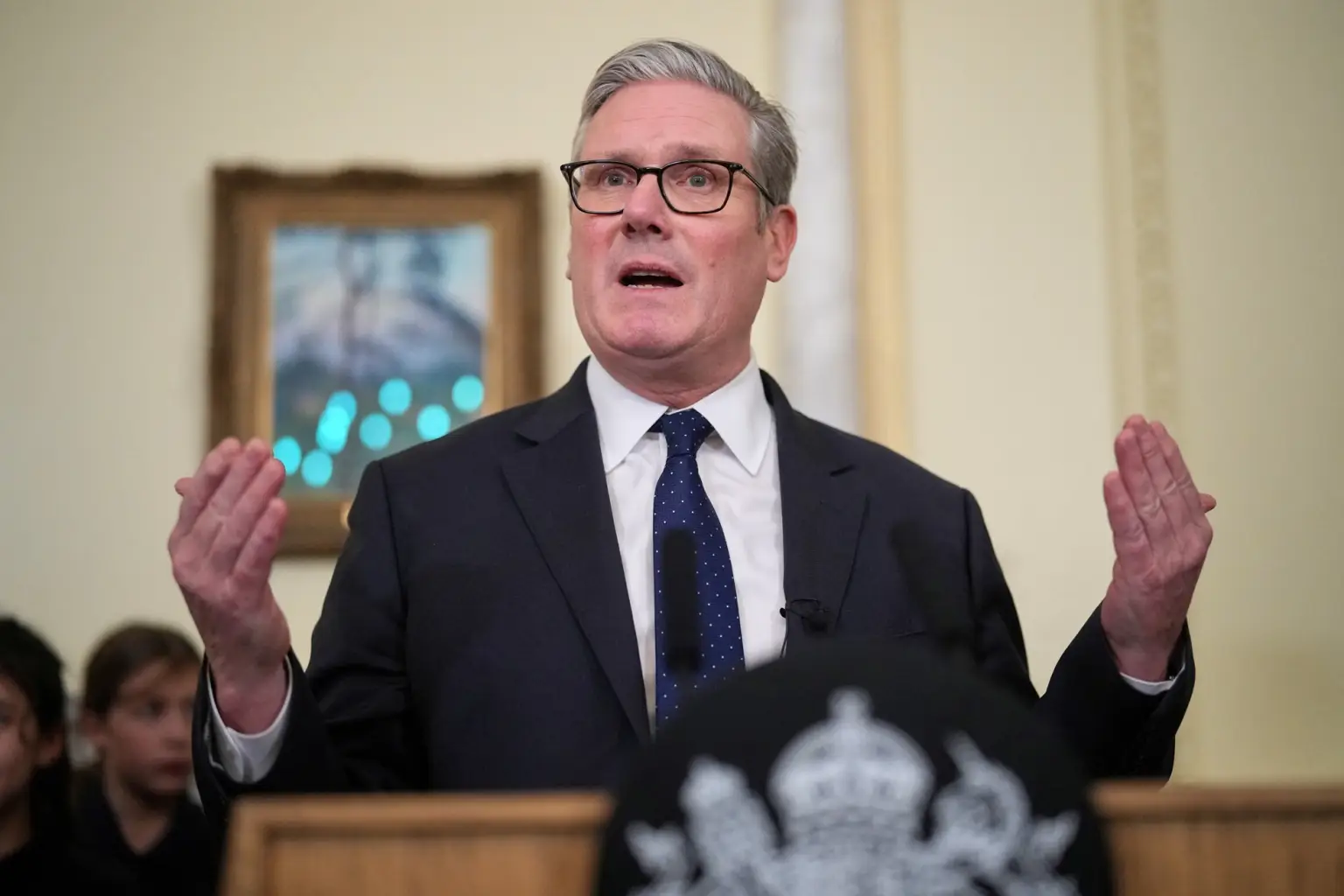 Keir Starmer confirma que jatos Typhoon britânicos realizam missões defensivas no Oriente Médio