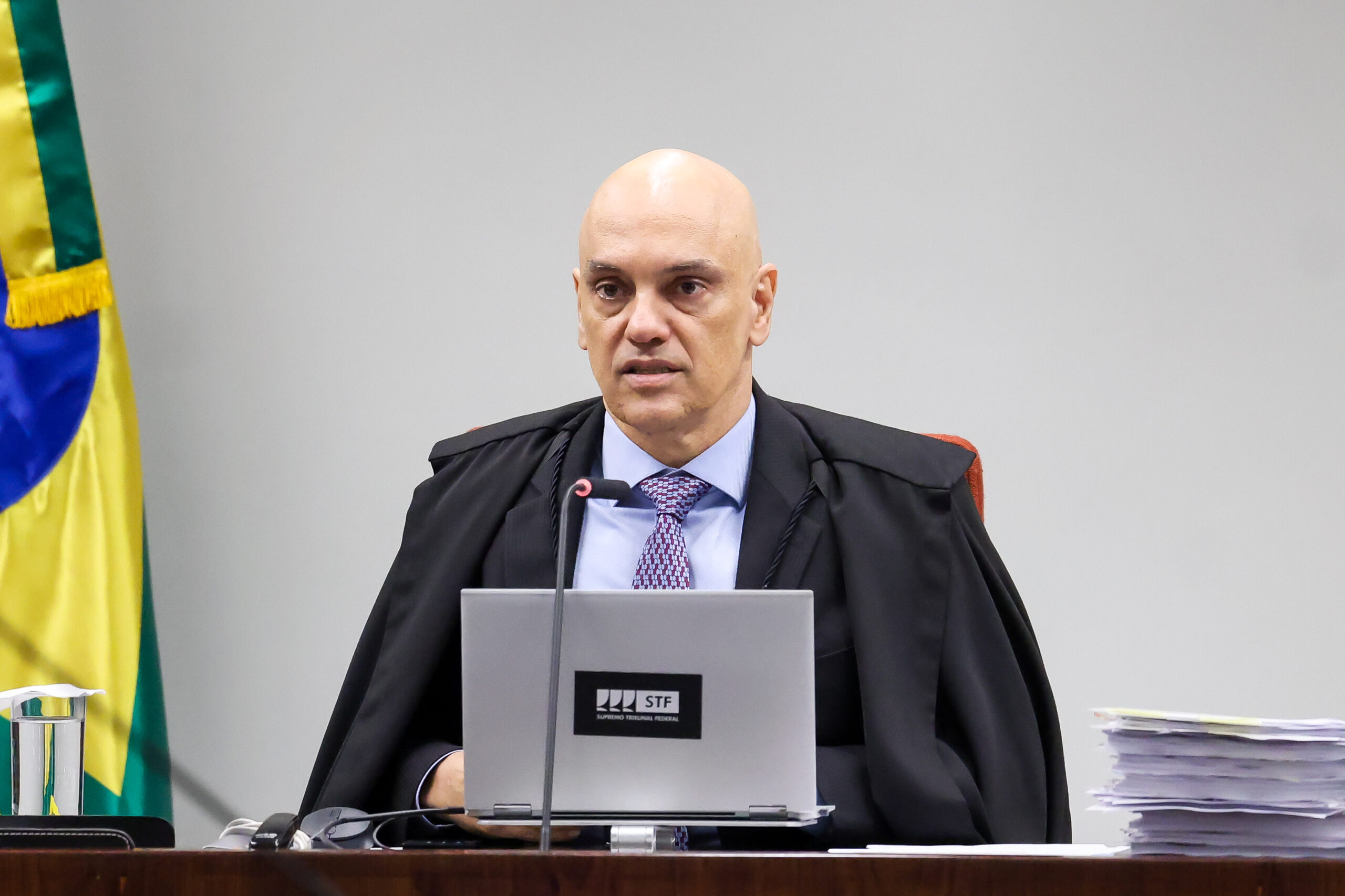 Moraes rejeita prisão domiciliar para Bolsonaro