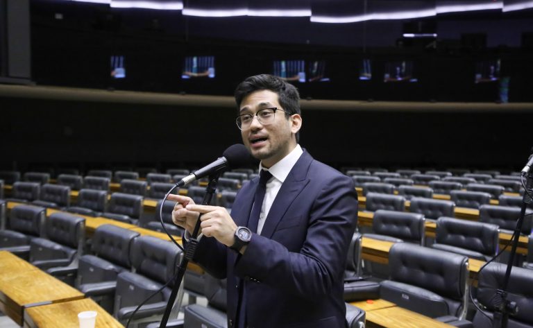 Kim Kataguiri protocolou PL para derrubar proibição de loot boxes no Estatuto Digital