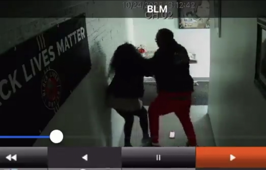 Fundador do Black Lives Matter no Condado de Lake é filmado agredindo funcionária em Illinois