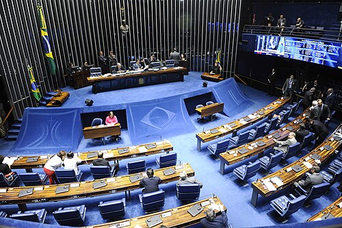 Senado aprova aumento progressivo da licença-paternidade até 20 dias
